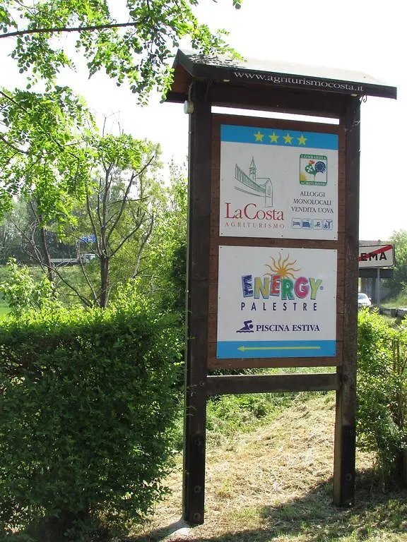 Farm stay Agriturismo La Costa Crema Italy